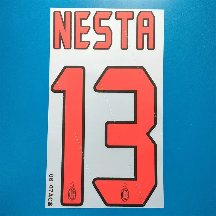 Nameset controleren AC Milan legendeshirt — toont bedrukkingskeuze als beslismoment