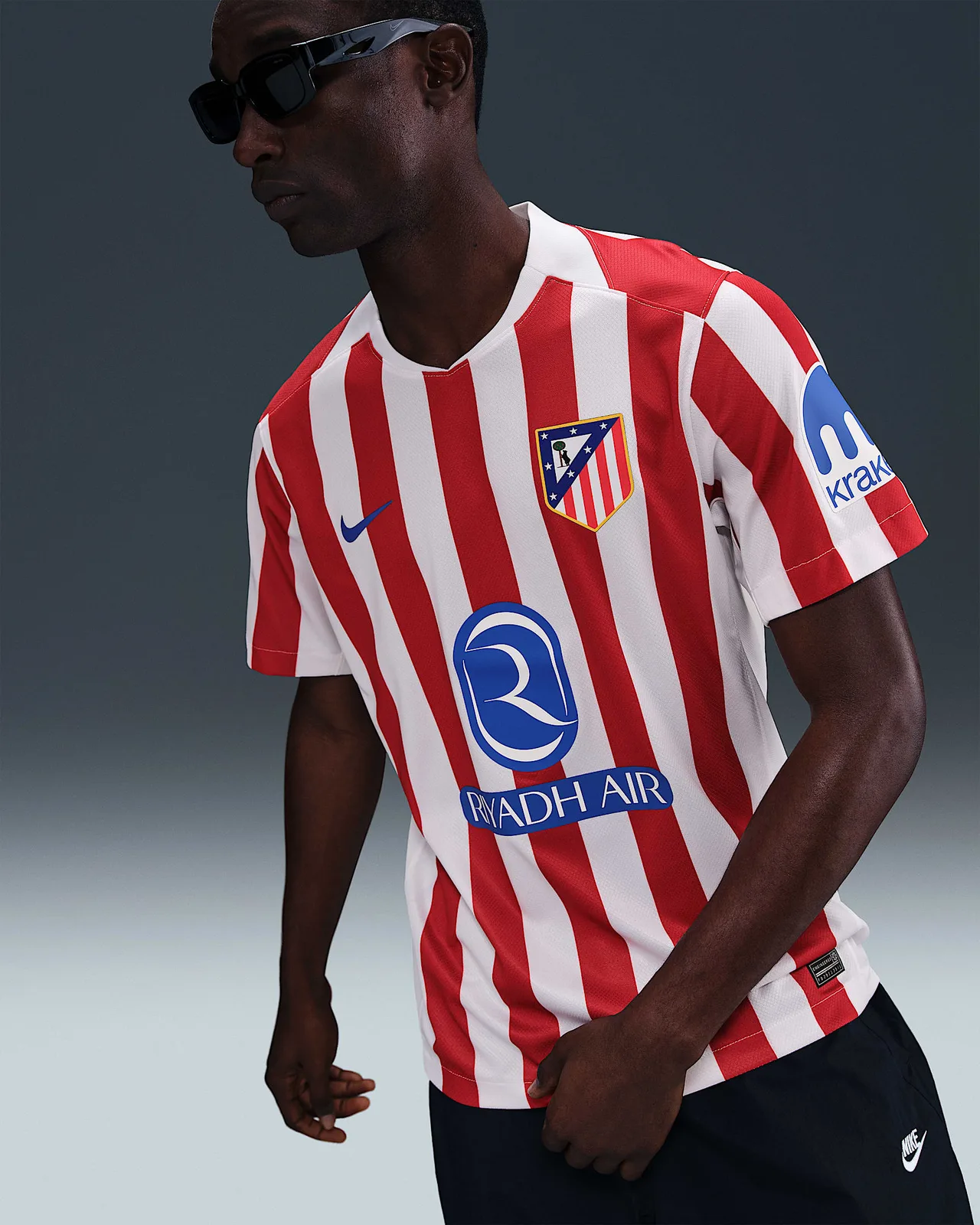 Atletico Madrid en Barcelona thuisshirts 2026-2027 — tonen banen en kleurverloop als keuzehulp
