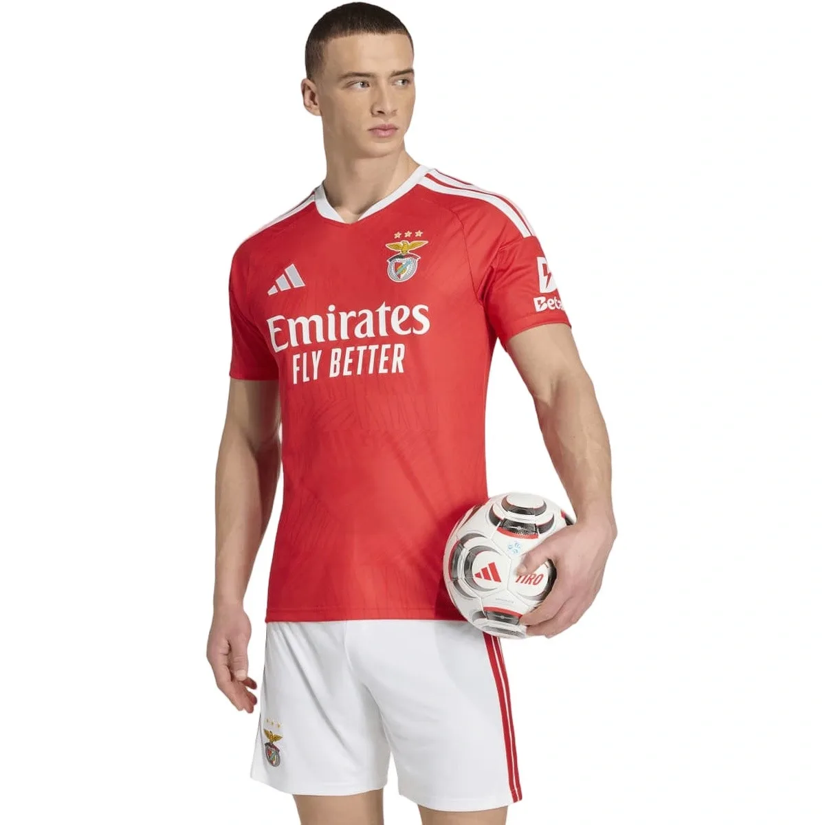 Benfica thuisshirt 2026-2027 rood — toont reguliere jersey zonder harde authentic-split
